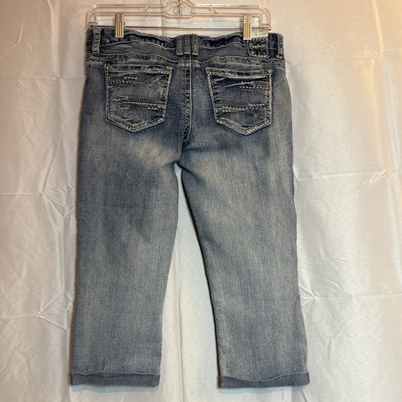 Amethyst Distressed Capri Jeans | Size 7 Juniors - Picture 8 of 8